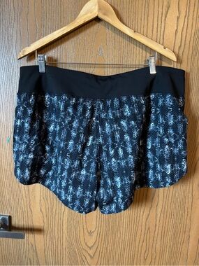 MTA Sport Black & Grey Patterned Athletic Shorts